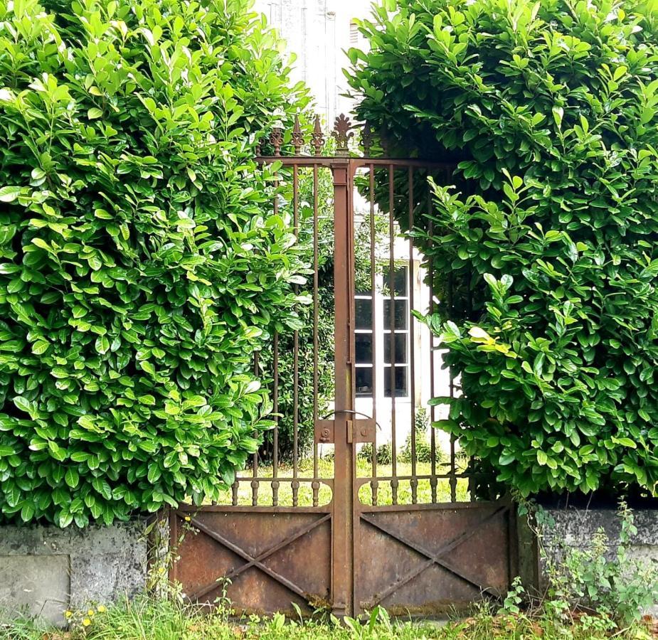 Bed and Breakfast Domaine De Pladuc Lachaise Экстерьер фото