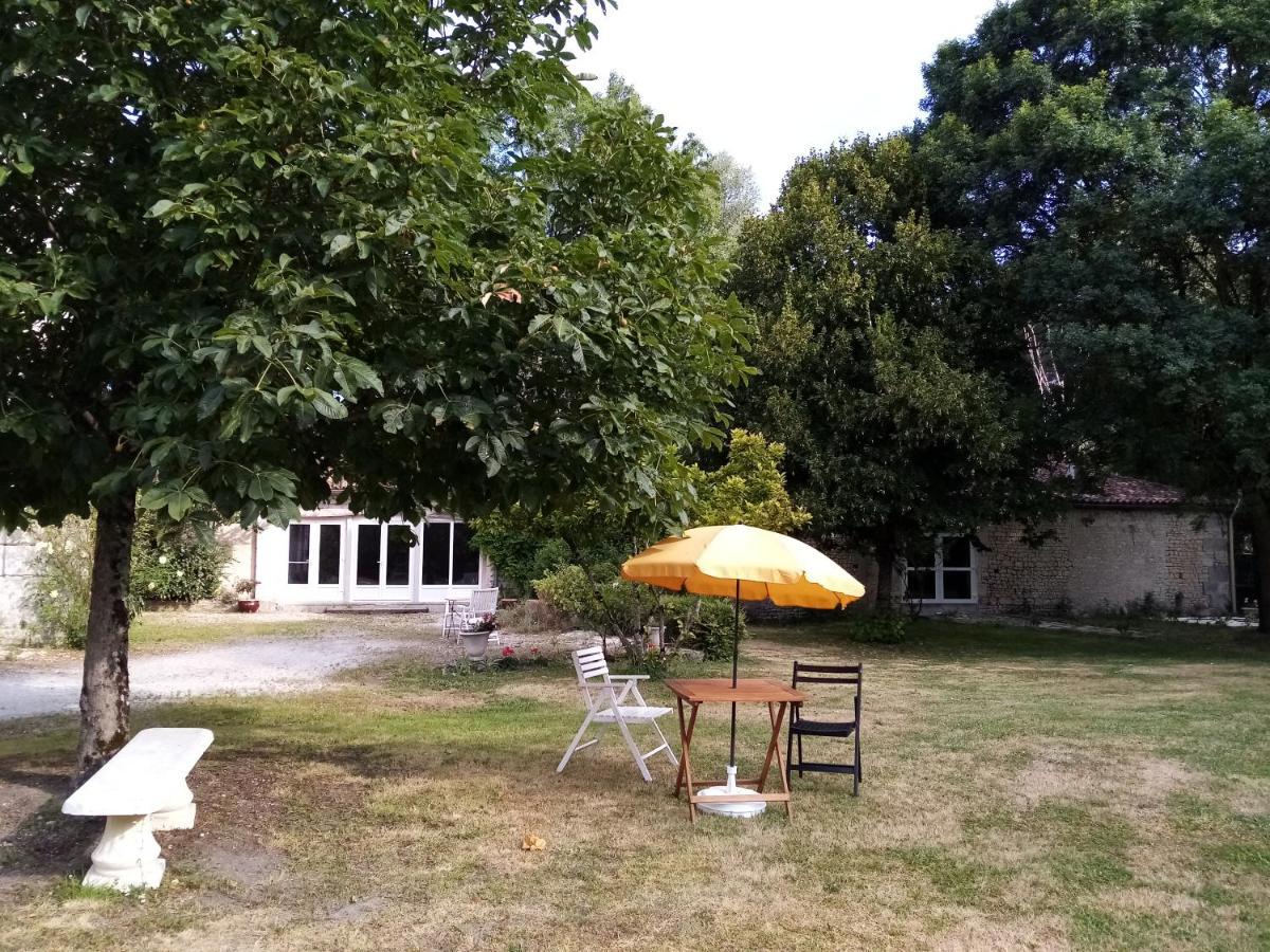 Bed and Breakfast Domaine De Pladuc Lachaise Экстерьер фото